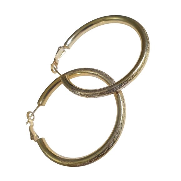 Goldtone Textured Hoop Earrings 1.5 Inch Diameter Elegant Everyday Jewelry Gift - Picture 4 of 4